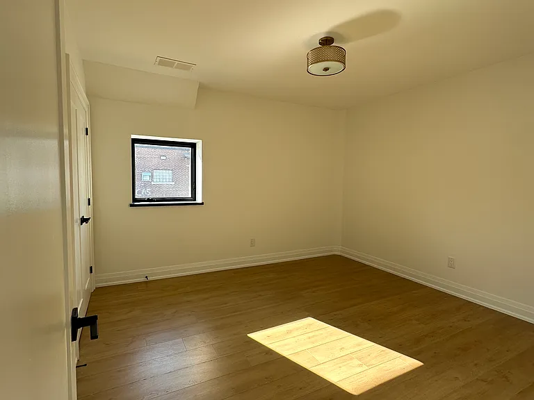 16 Hincks St #7 — Photo 18