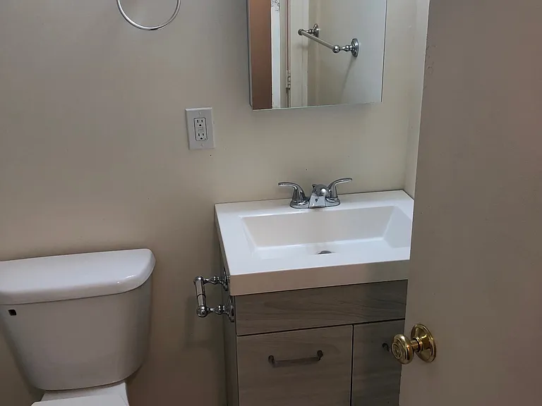 Pelham Street Apartments — Photo 25