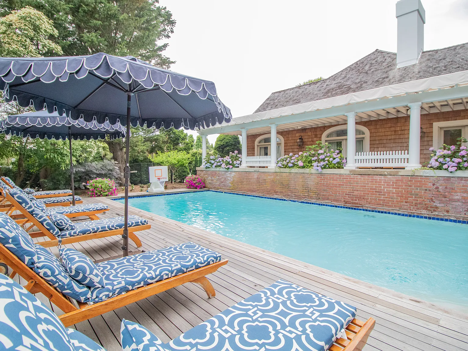 Beautiful Southampton Village Retreat Pool + Tennis — Photo 2