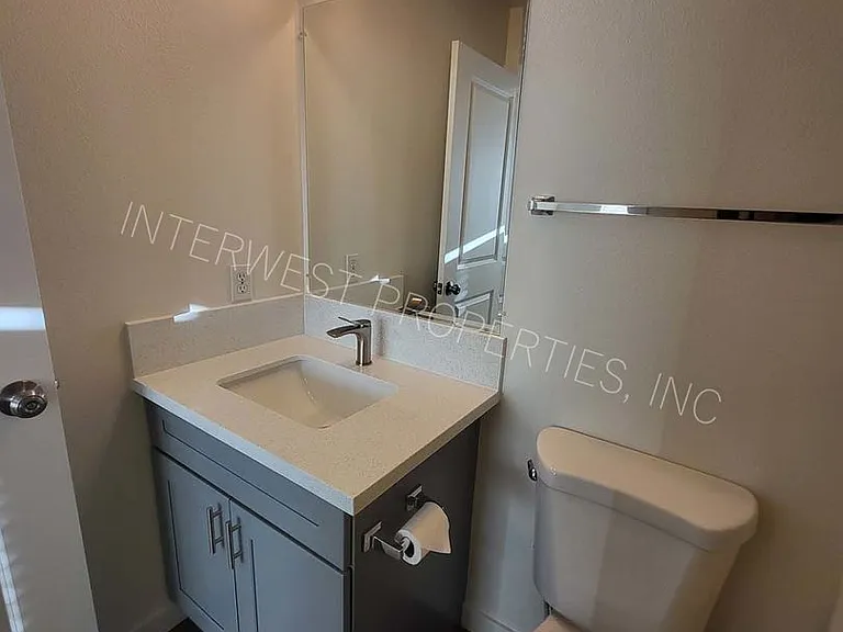 520 NE 128th Ave — Photo 22