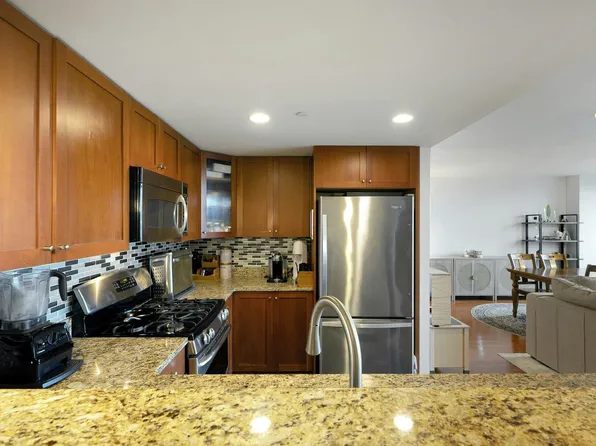 700 Grove Street image 9 of 39