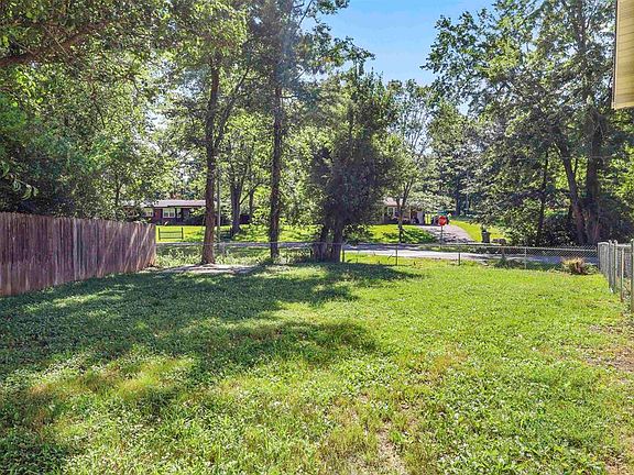 5th image of 155 Woodlawn Ct
