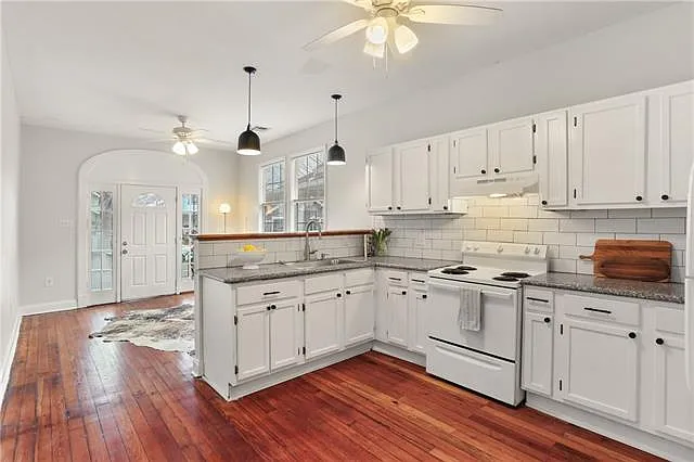 4424 General Pershing St — Photo 6