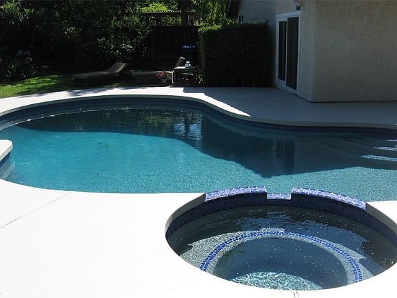 3rd image of 24 Ilex Dr