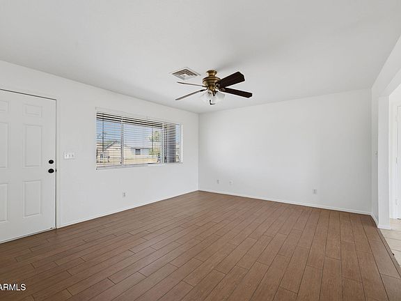 5th image of 1126 W AUBURN Drive