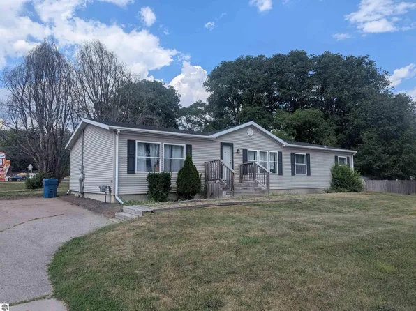 209 W North St, Standish, MI 48658