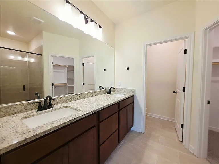 142 E Martin Luther King Dr — Photo 21