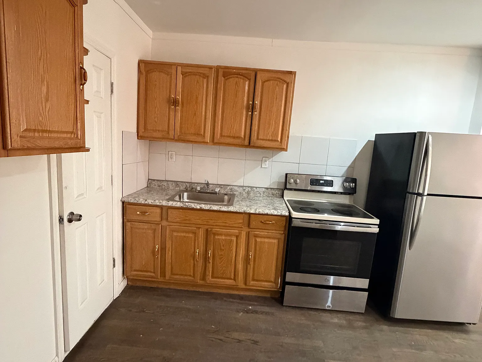 3 bed, 1200 sqft, $3,200 — Photo 2