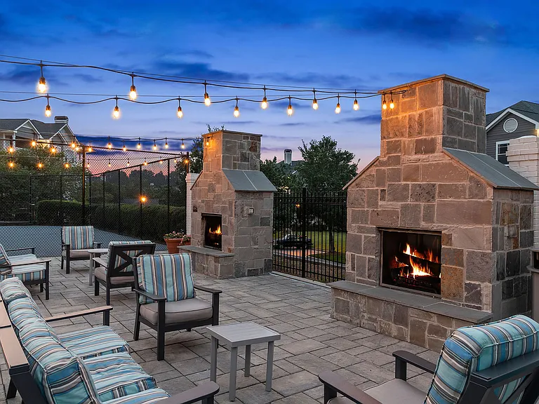 C242940_ChattahoocheeRidge_DUSK_COURT_YARD_04