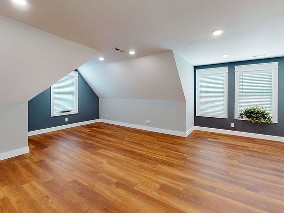 4th image of 1533 Forest Ave Unit 103