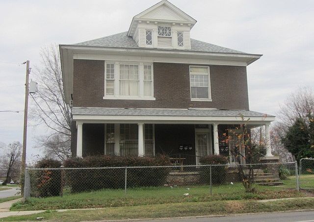 1st image of 1000 E 9th St