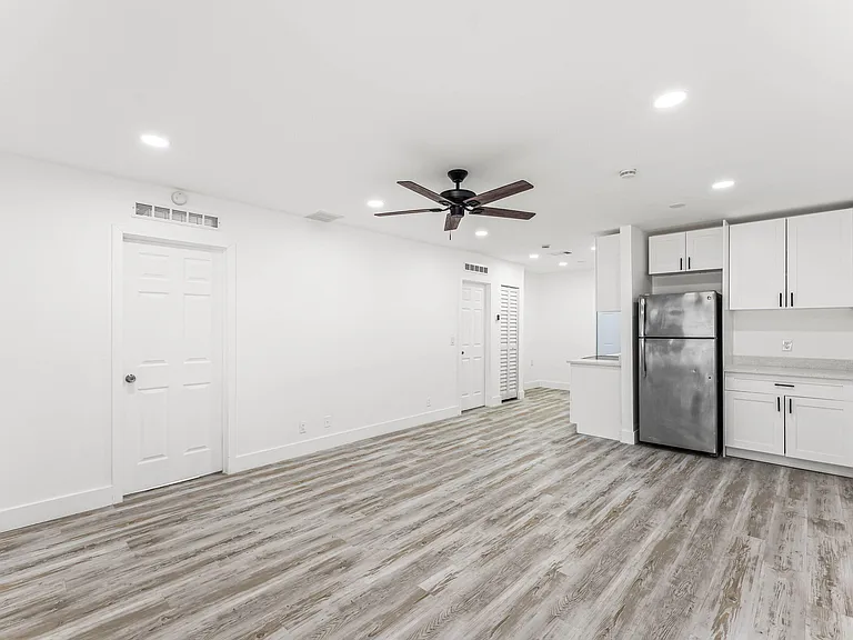 134 SW 14th Ave #A — Photo 4