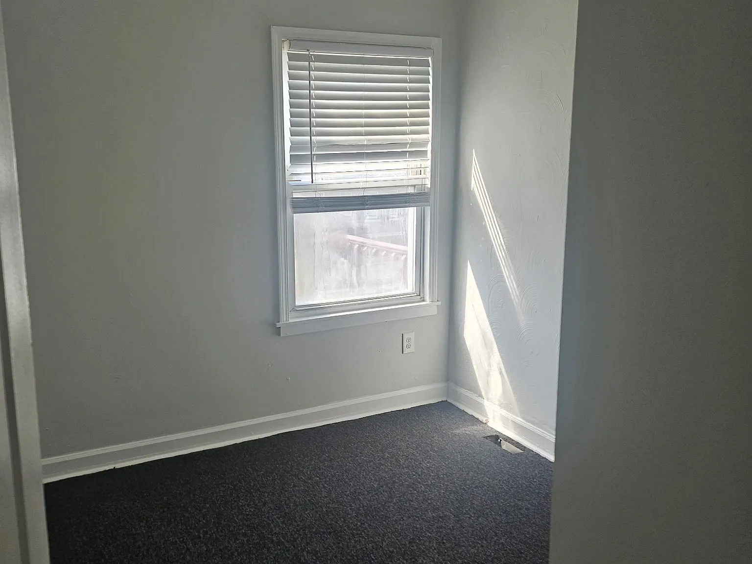 3 bed, 1400 sqft, $1,350 — Photo 3