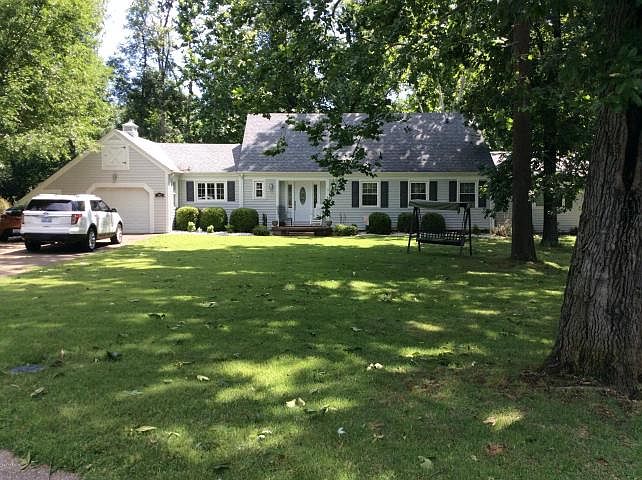 1st image of 512 Dogwood Ln