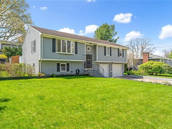 18 Waterman St, Bristol, RI 02809