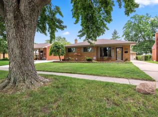 15430 Elderwood St, Roseville, MI