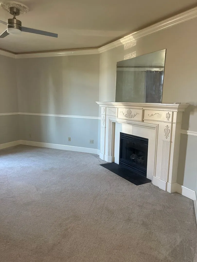 Luxury Home in East Medford — Photo 3