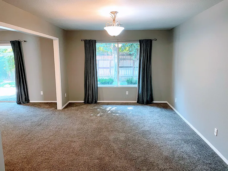 3404 N Forestiere Ave — Photo 2