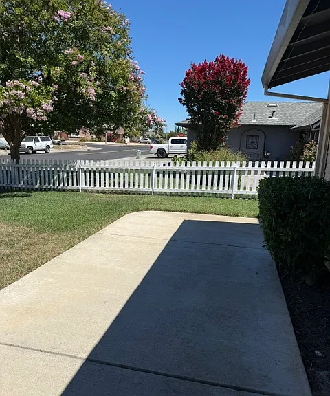 725 McKenzie Ct — Photo 2