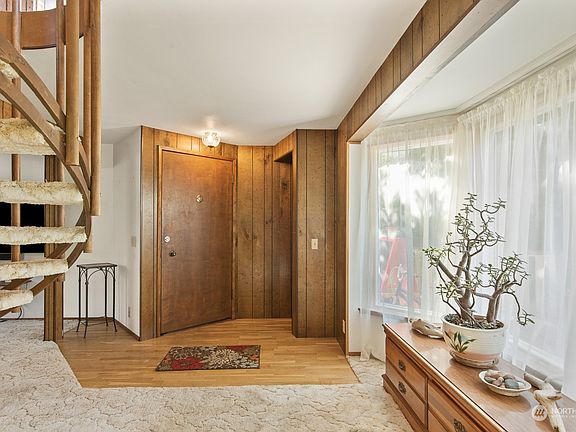 4th image of 1318 Halsey Drive