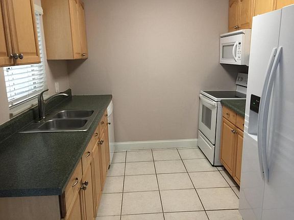 2nd image of 513 SW 72nd Ave