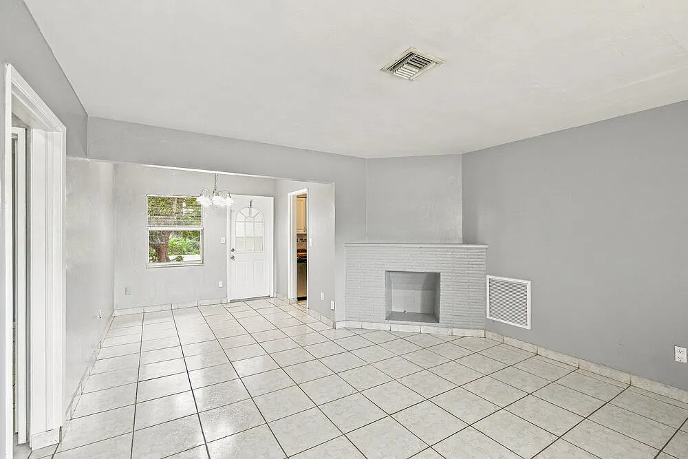 2 bed, 1.0 bath, 1007 sqft, $2,210 — Photo 4