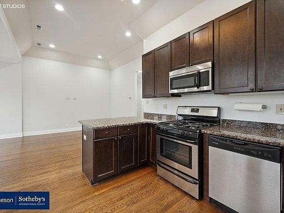 2nd image of 1424 W Lunt Ave #33-J
