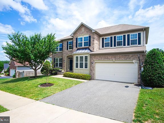 2nd image of 1005 W Kensington Cir