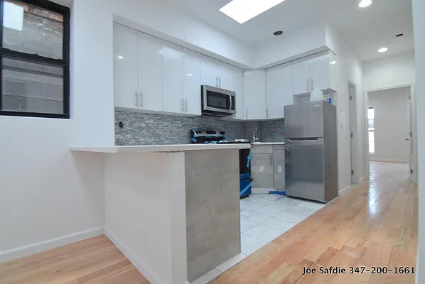 Rented by Safdie Realty Group | media 11