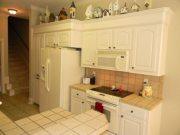 4th image of 402 Glen Oaks Dr
