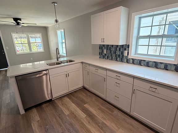 5th image of 3305 Burroughs St
