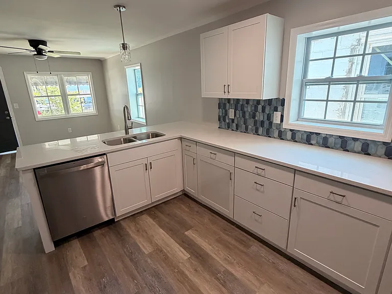 3305 Burroughs St — Photo 5