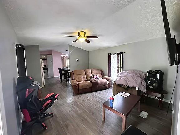 5th image of 301 Lewis Ave