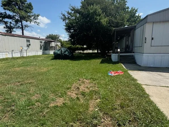 3215 Bay Oaks Harbor Dr, Baytown, TX 77523