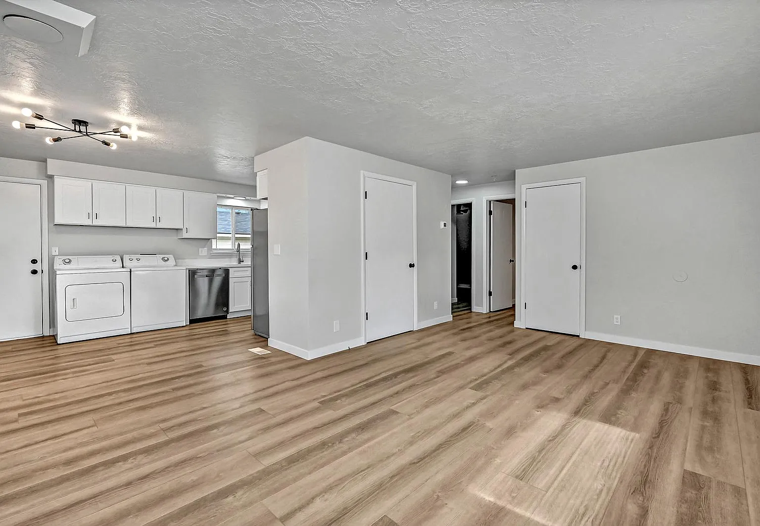 2 bed, 900 sqft, $1,900 — Photo 3