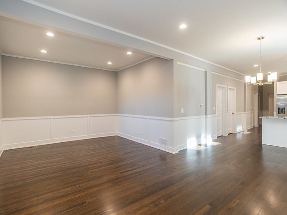 3rd image of 7305 S Eberhart Ave