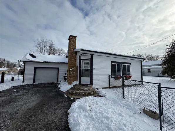 208 S 4th St, Cayuga, IN 47928