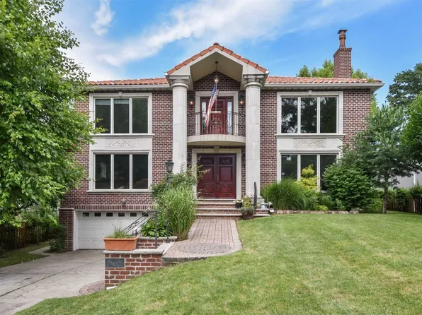 80-75 Utopia Pky image 1 of 1