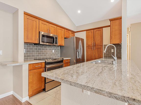 3rd image of 1724 Vista Del Sol