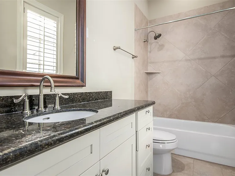 2419 Brazoria St #C — Photo 24