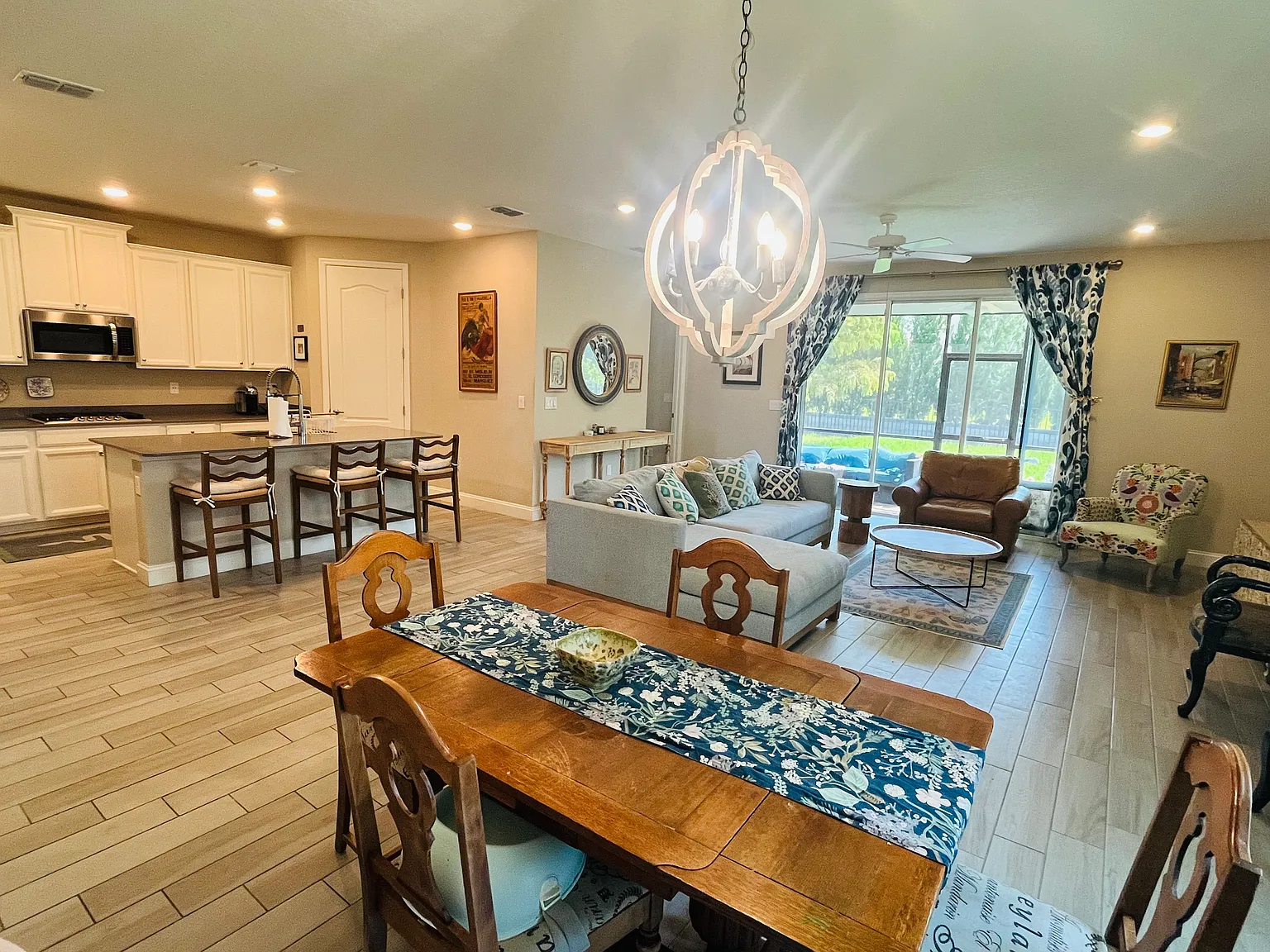 4 bed, 2011 sqft, $3,300 — Photo 4