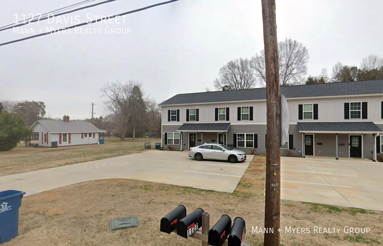 3 bed, 1265 sqft, $1,395 — Photo 1