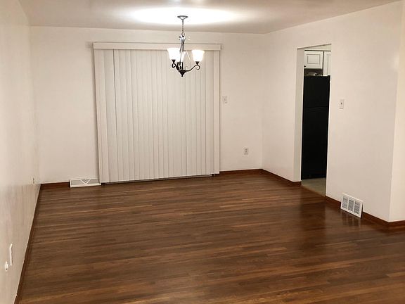 3rd image of 11 Olympia Park Plz