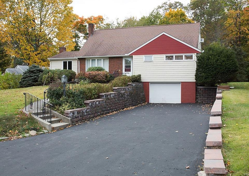 1st image of 17 Winding Ln