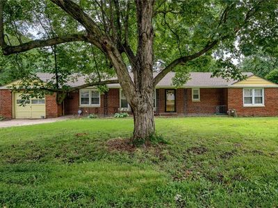 8721 E 74th St, Raytown, MO, 64133