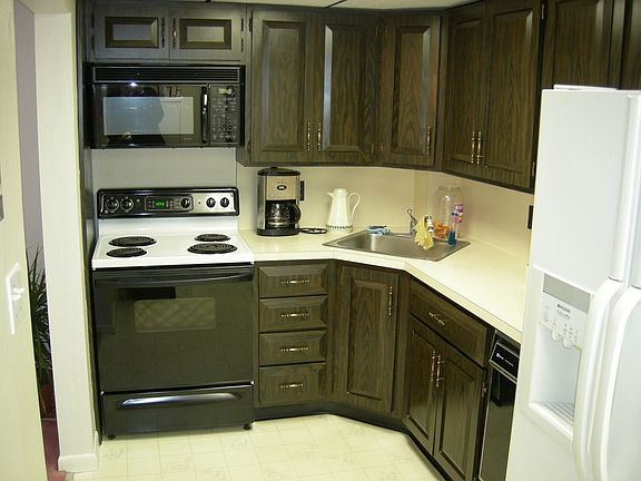 3rd image of 233 Carre Ave