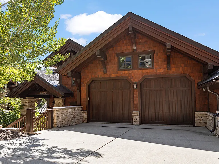 8895 Empire Club Dr — Photo 27