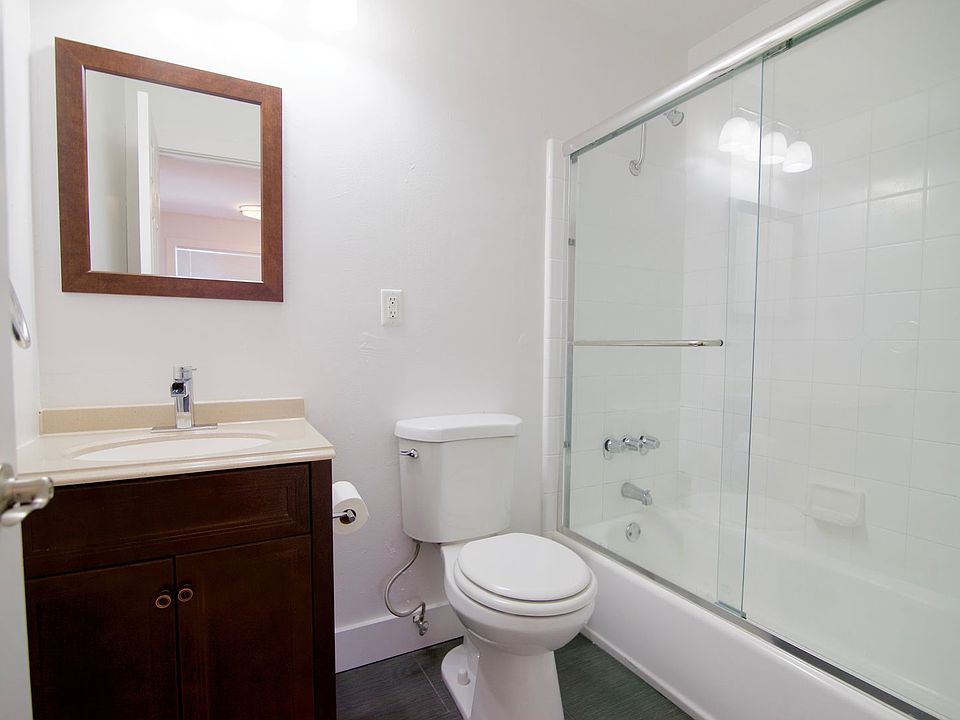 1st image of 152 Lincoln Ave APT 6
