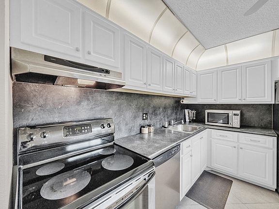 5th image of 5280 LAS VERDES Circle #320