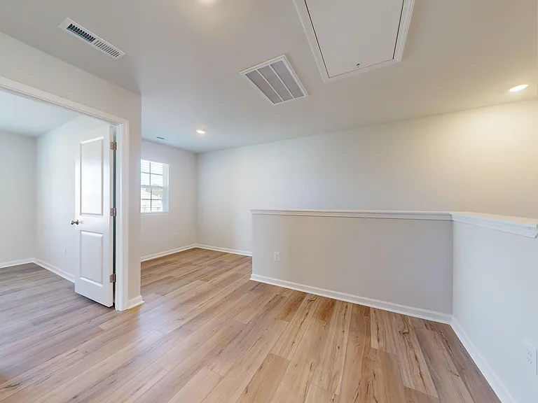 Isabella Court — Photo 19